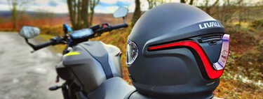 Probamos el Livall MC1: el casco inteligente y molón con muchas luces conectado a la DGT