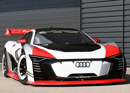 El Audi e-tron Vision Gran Turismo Concept se materializa como taxi para la Fórmula E