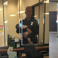 Un policía cuidó a tres niños, para que la madre de ellos pudiera poner una denuncia por violencia doméstica 