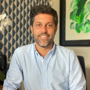 Moisés Oliva, sexólogo, explica cómo mejorar la vida sexual a partir de los 50: "en esta etapa el deseo no se reduce, se amplía"