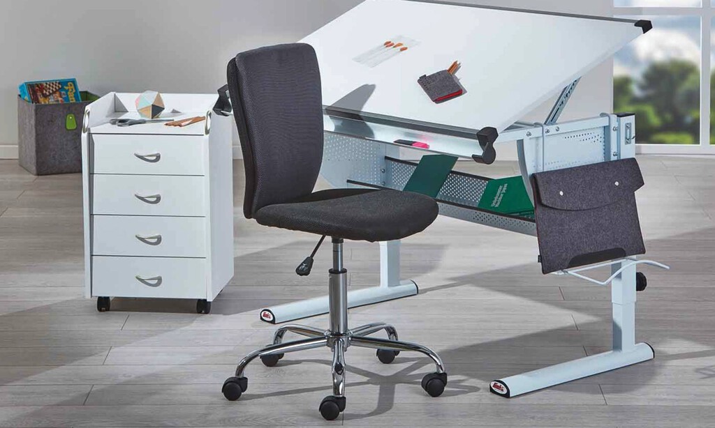 La solución a las malas posturas trabajando la tiene Lidl con este escritorio elevable en altura e inclinación 