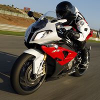 ¡Cazado! Noruega pilla a un motero a una velocidad tan ilegal que le quita el carnet de por vida y le manda año y medio a la cárcel 