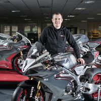 ¡Notición! John McGuinness volverá al Tourist Trophy sobre una de las espectaculares Norton
