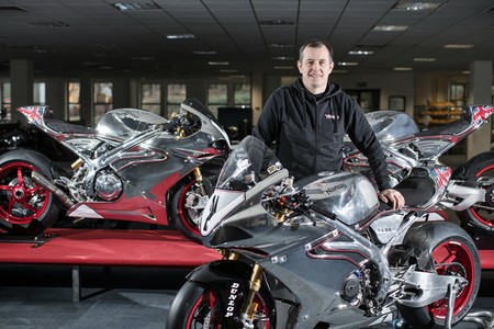 ¡Notición! John McGuinness volverá al Tourist Trophy sobre una de las espectaculares Norton