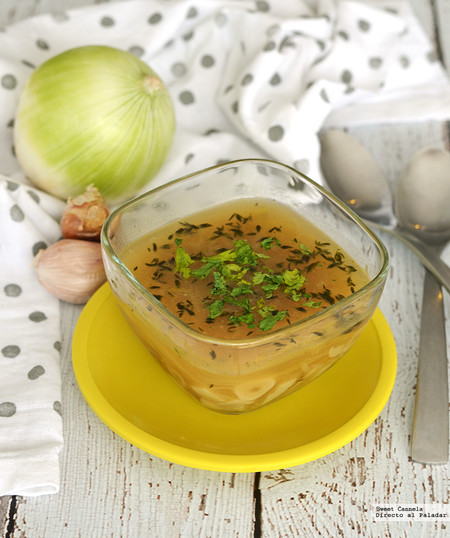 Sopa de ajo, poro y papa. Receta
