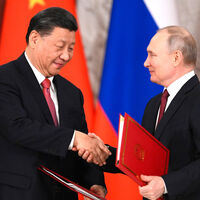 El cierre del estrecho de Ormuz ahoga la economía china. Su única salida energética es un histórico pacto con Putin 