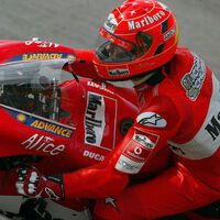 Michael Schumacher era un fanático de las motos, y ahora alguien subasta cuatro de sus cascos