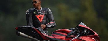 Lewis Hamilton es un friki de las motos. Garaje de ensueño, tres MV Agusta personalizadas y se cayó de la MotoGP de Valentino Rossi 