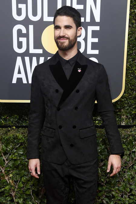 Darren Criss nos decepciona con su look de Dolce & Gabbana para los Golden Globes 2018