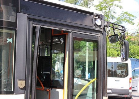 Estas etiquetas inteligentes ayudan a los discapacitados visuales a moverse en autobús