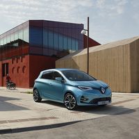 Una aldea medio perdida recibe 11 Renault Zoe gratis para sus habitantes: porque los coches eléctricos también están hechos para el campo