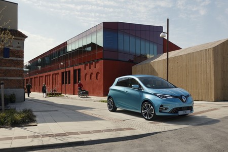 Una aldea medio perdida recibe 11 Renault Zoe gratis para sus habitantes: porque los coches eléctricos también están hechos para el campo