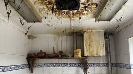 Cómo desengrasar el techo de la cocina con una mezcla que es una maravilla 
