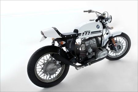 R 100 Tracker