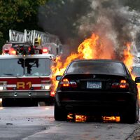 Qué hacer si tu coche se prende en fuego: lo que nadie te explica hasta que es demasiado tarde