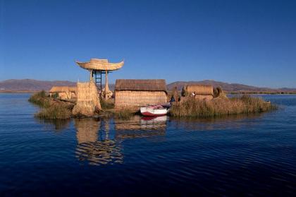Tres nuevos islotes en el lago Titicaca buscan atraer al turismo