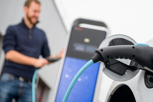 Tu coche eléctrico se deprecia como tu móvil: en tres años cuesta la mitad de lo que has pagado por él