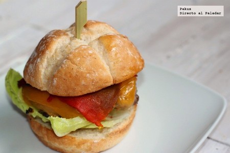 Hamburguesa Jamie Oliver de buey y tuétano con pimientos del piquillo. Receta