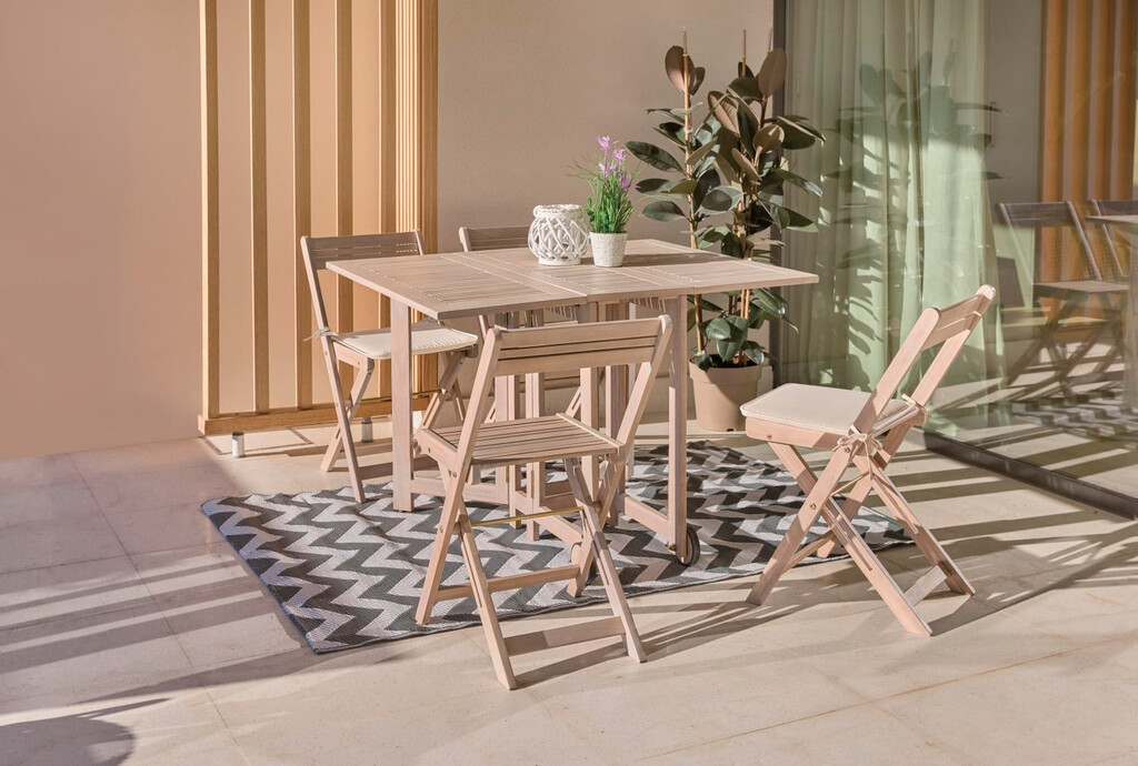 Carrefour deja más barata una mesa plegable con sillas a juego ideal para convertir terrazas y balcones en espacios de lujo