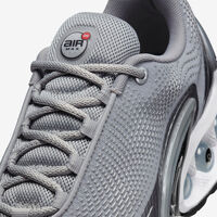 El outlet de Nike liquida las zapatillas Air Max Dn Premium metalizadas más futuristas y cómodas, para el día o la noche