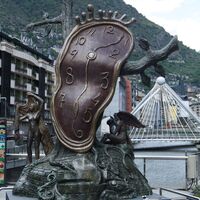 Que el Rubius se vaya a Andorra para pagar menos impuestos merece una reflexión como país