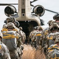 Estados Unidos tiene 15 puntos para poner fin a la guerra con Irán. Y también tiene listos a 3.000 paracaidistas