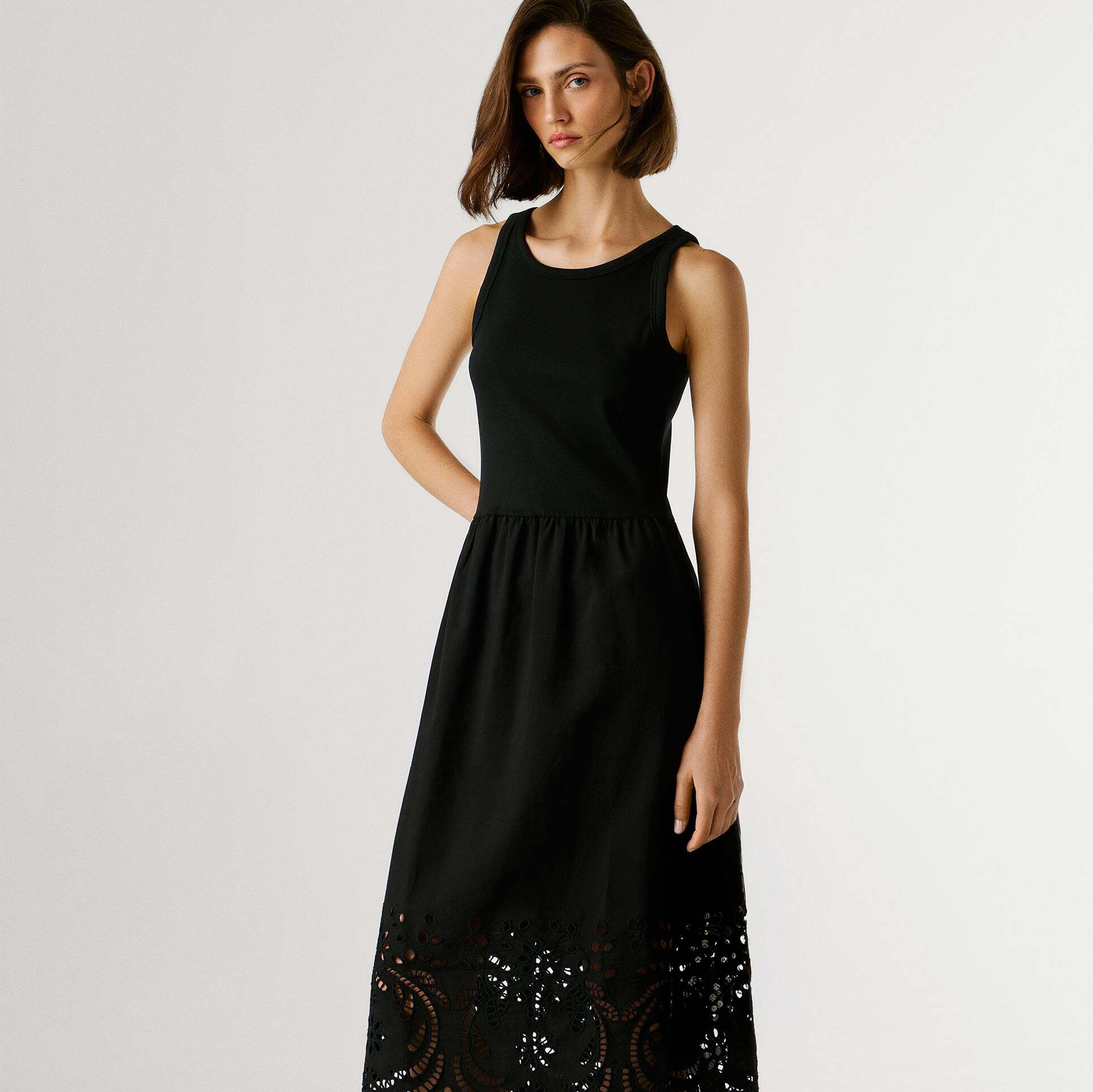 Pepe Jeans
Vestido largo de mujer detalles calados