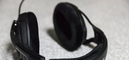 Un fallo en software para auriculares Sennheiser expone a usuarios de Windows y macOS incluso después de desinstalarlo