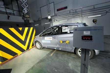 Crash Test Toyota