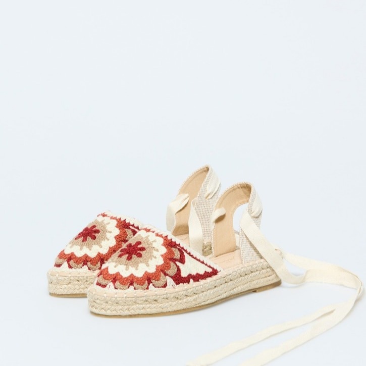 Sfera - Alpargata crochet flor.