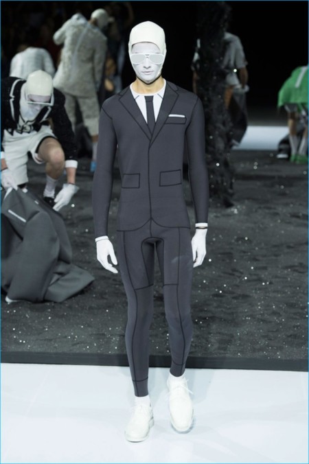 Thom Browne se inspira en el surf para su colección SS2017 y crea un verdadero show de moda