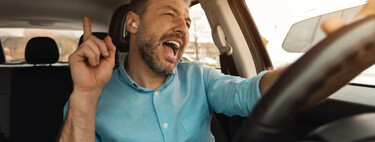 La ciencia lo confirma: si escuchas metal o techno al volante, conduces peor y de prisa. No es que seas mal conductor, es tu cerebro