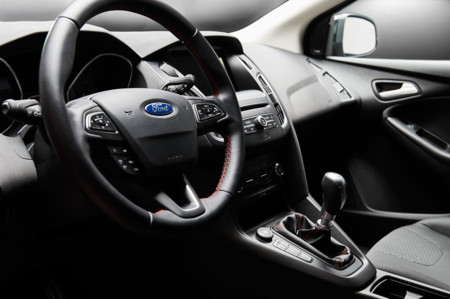 Ford Focus Black Red Edition 2016 01