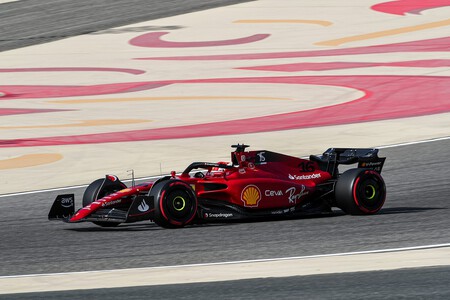 Charles Leclerc le da a Ferrari una pole que acarició Carlos Sainz y Fernando Alonso saldrá octavo en Baréin