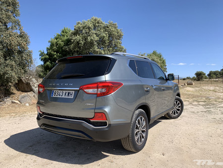 Ssangyong Rexton trasera