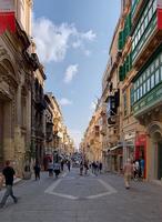 El animado mercadillo de Merchants Street en La Valeta, Malta 