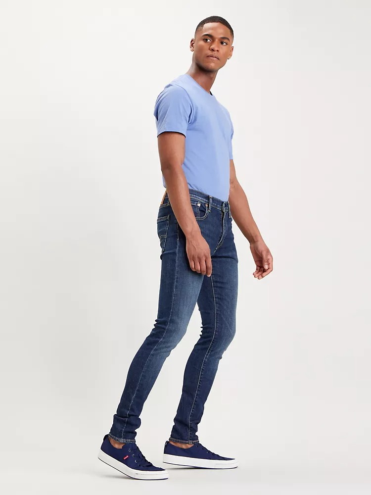 Vaqueros con ajuste ceñido con elástico añadido para una mayor comodidad
Abertura de la pierna estrecha para conseguir una verdadera silueta moderna
Fabricados con +Levi's® Flex: nuestra mejor tecnología Advanced Stretch, desarrollada para ofrecer una flexibilidad y una comodidad máximas