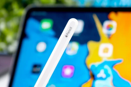 画像: Unsplash の Daniel Korpai