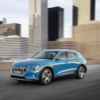 Pedro Sánchez aparca su Audi A8 blindado (y el Falcon) y se mueve en el SUV eléctrico Audi e-tron durante la Cumbre del Clima