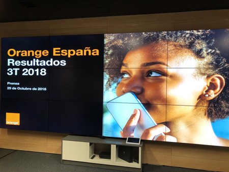 El fútbol se nota en Orange: crece el número de abonados de televisión y fibra, pero los ingresos se frenan