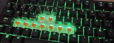 El teclado gaming más completo existe, es de Razer y sólo le falta un pequeño detalle para ser perfecto. Análisis del BlackWidow V4 TKL HyperSpeed 