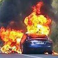 La prueba de un Tesla Model S en Biarritz (Francia) termina en barbacoa de eléctrico