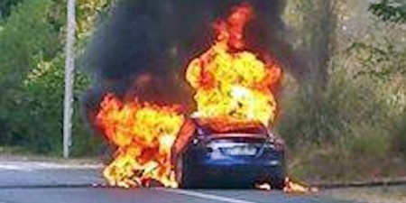 La prueba de un Tesla Model S en Biarritz (Francia) termina en barbacoa de eléctrico
