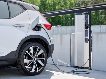 Uno de cada 10 coches vendidos en todo el mundo es eléctrico o híbrido enchufable, y ya superan los cuatro millones