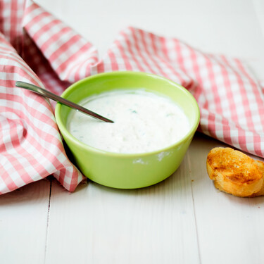 Tzatziki en Thermomix: salsa griega de yogur y pepino en 4 minutos 