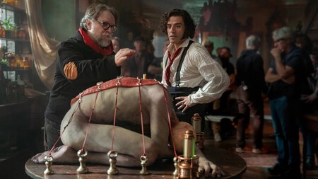 Guillermo Del Toro y Oscar Isaac tras las cámaras de 'Frankenstein'