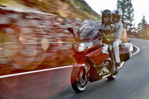 ¿Cómo conducir con pasajero en moto? Aquí tienes ocho consejos para una ruta a dúo perfecta