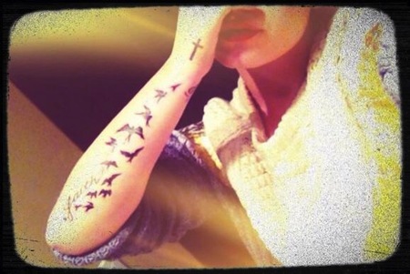 Para cosa chula, el nuevo tatuaje que se nos ha hecho Demi Lovato en el brazo