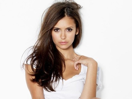 A Nina Dobrev le dura menos un novio que una vena abierta a los Salvatore