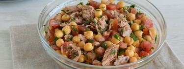 La ensalada de garbanzos que repito durante todo el verano queda buenísima y más ligera con el truco de quitarles la piel 